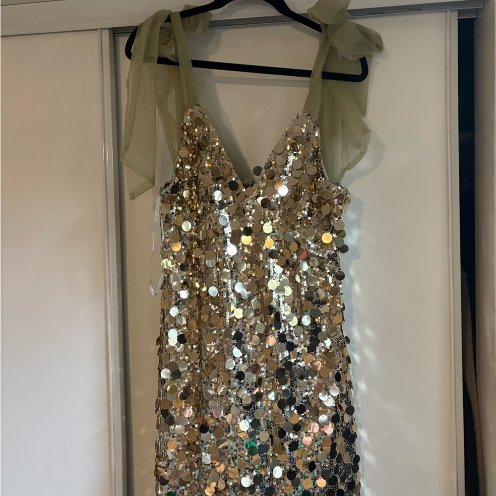 NWT selfie Leslie gold sequin dress